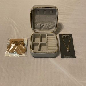 Travel jewelry case, earrings, and necklace